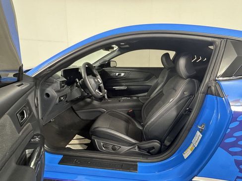 Used 2025 Ford Mustang Coupe image 13