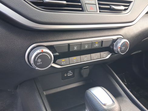 Used 2024 Nissan Altima 2.5 S FWD image 15