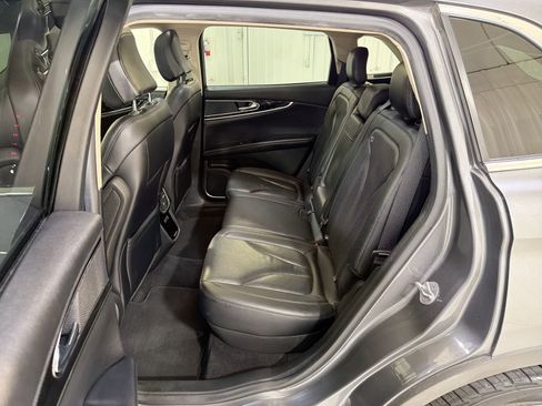 Used 2022 Lincoln Nautilus Reserve image 25