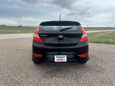 Used 2012 Hyundai Accent SE FWD image 4