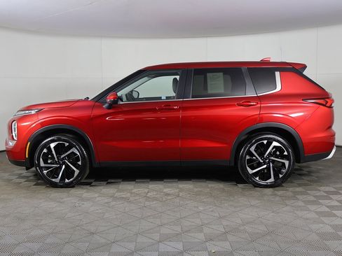 Used 2024 Mitsubishi Outlander SE Black Edition image 18