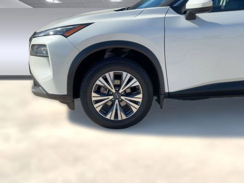 Used 2023 Nissan Rogue SV image 12