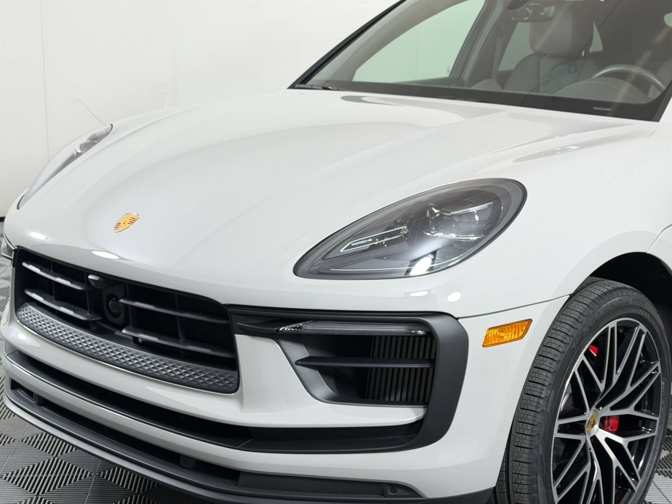 Certified 2024 Porsche Macan S AWD/4WD image 14