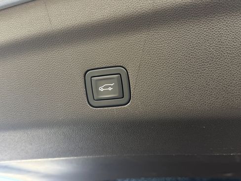 Used 2024 GMC Yukon Denali image 12