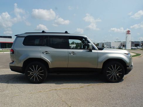 Used 2024 Lexus GX 550 AWD/4WD image 23