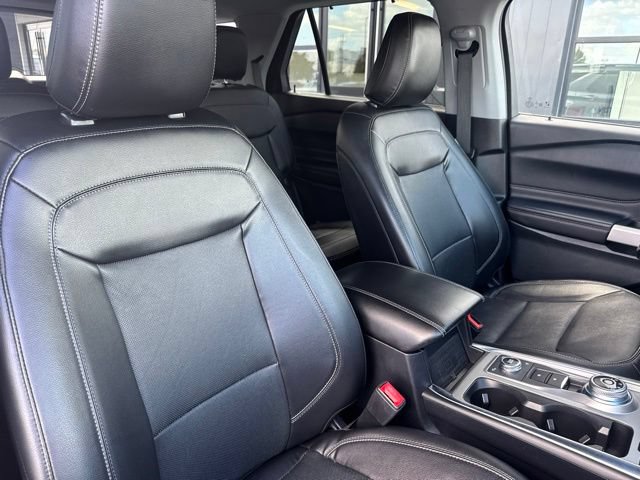 Used 2021 Ford Explorer Limited w/ Equipment Group 301A AWD/4WD image 28