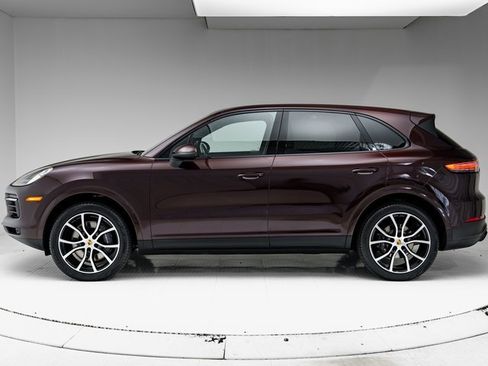 Certified 2023 Porsche Cayenne Platinum Edition image 2