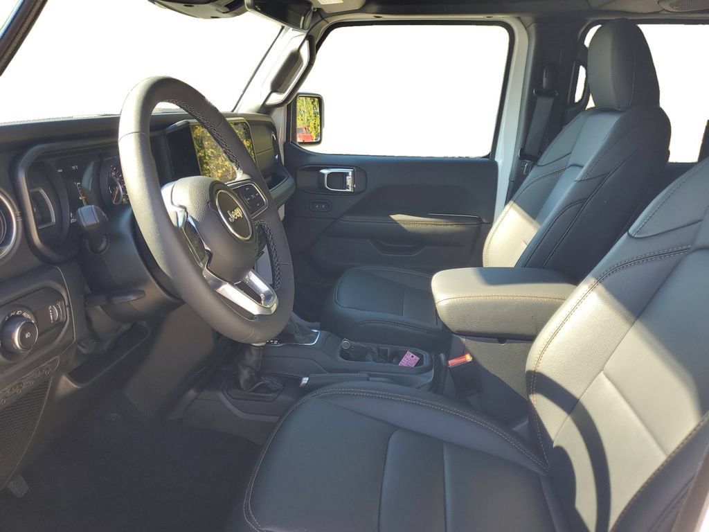 New 2025 Jeep Wrangler Unlimited Sahara AWD/4WD image 9