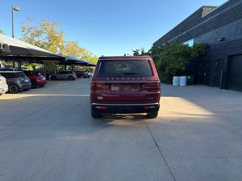 Used 2022 Jeep Wagoneer Series III w/ Premium Group I AWD/4WD image 4