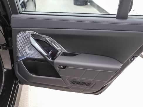 Used 2026 BMW 750e xDrive w/ Executive Package image 26