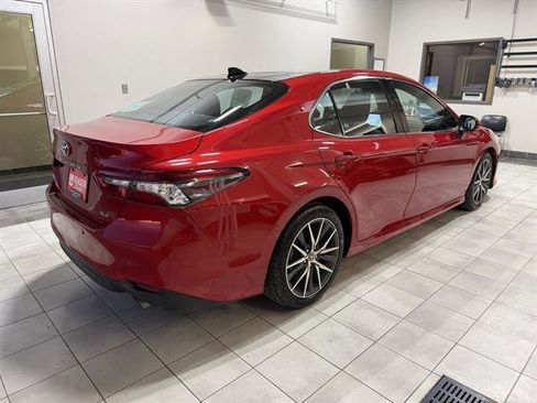 Used 2023 Toyota Camry XLE image 4