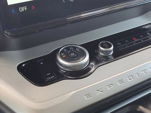 Used 2025 Ford Expedition Active RWD image 15