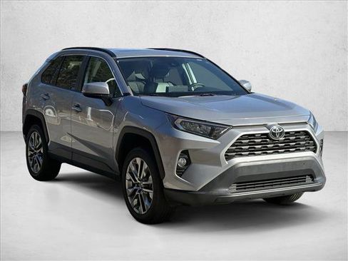 Used 2021 Toyota RAV4 XLE Premium image 4
