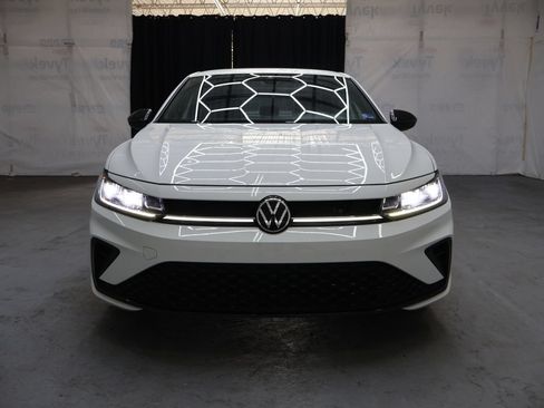 Used 2025 Volkswagen Jetta Sport FWD image 2