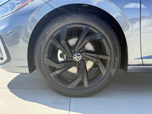 New 2026 Volkswagen Jetta SE image 9