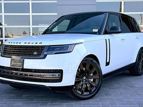 Used 2025 Land Rover Range Rover SE image 1