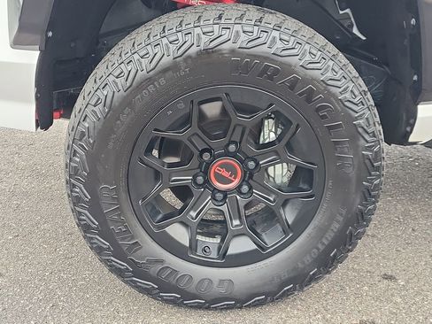 Used 2025 Toyota Tacoma TRD Pro AWD/4WD image 17
