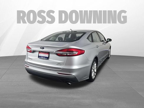 Used 2019 Ford Fusion SE FWD image 4