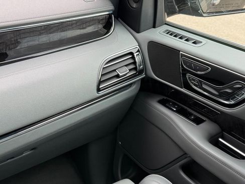 Used 2018 Lincoln Navigator Reserve w/ Technology Package image 15