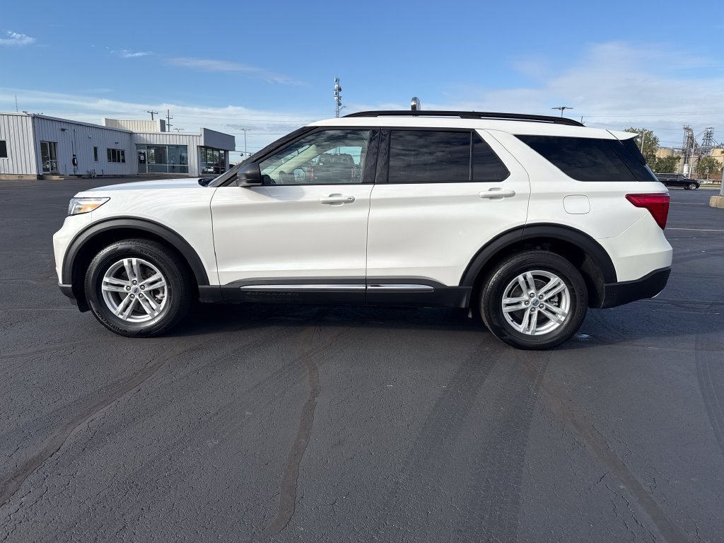 Used 2023 Ford Explorer XLT w/ Equipment Group 202A AWD/4WD image 5