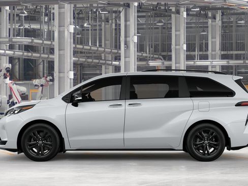 New 2026 Toyota Sienna XSE image 4