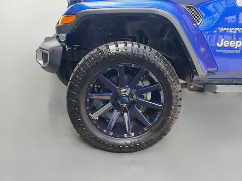 Used 2019 Jeep Wrangler Unlimited Sahara AWD/4WD image 30