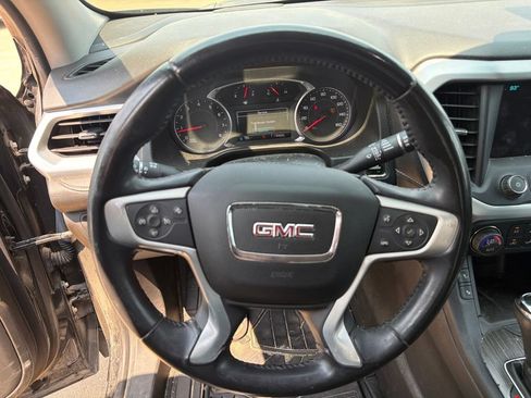 Used 2018 GMC Acadia SLT FWD image 17