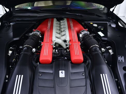 Used 2015 Ferrari F12 Berlinetta image 12