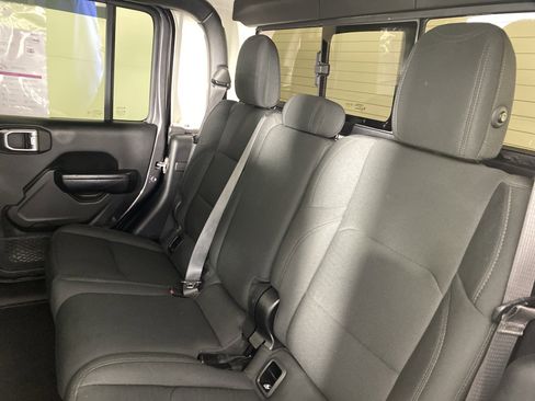 Used 2021 Jeep Gladiator Sport image 30