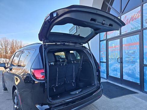 New 2026 Chrysler Pacifica Select w/ S Appearance Package image 97