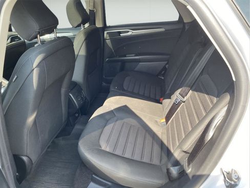 Used 2020 Ford Fusion SE FWD image 16