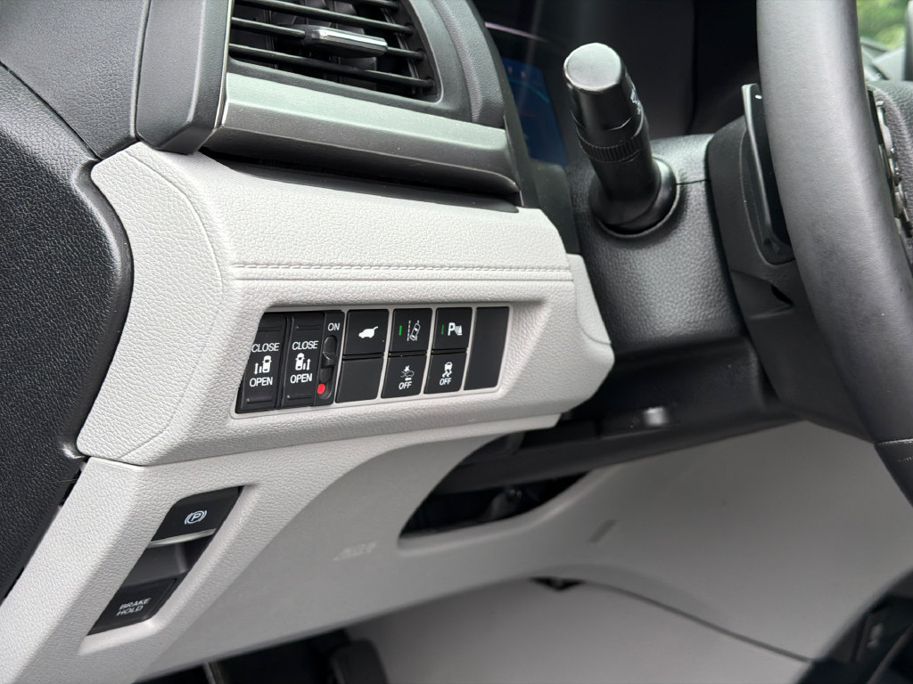 Used 2018 Honda Odyssey Touring image 17