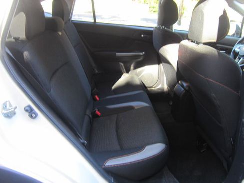 Used 2017 Subaru Crosstrek 2.0i Premium image 9