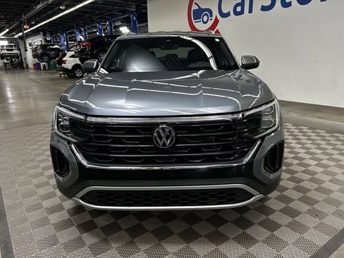 Used 2024 Volkswagen Atlas Cross Sport SE image 2