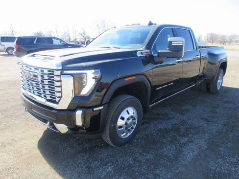 New 2026 GMC Sierra 3500 Denali w/ Denali Reserve Package AWD/4WD image 11
