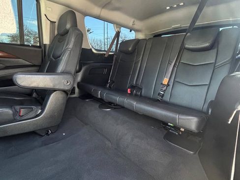 Used 2019 Cadillac Escalade ESV Luxury w/ LPO, Radiant Package AWD/4WD image 15