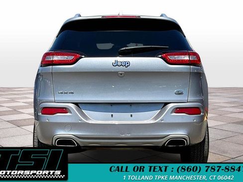 Used 2017 Jeep Cherokee Overland image 4