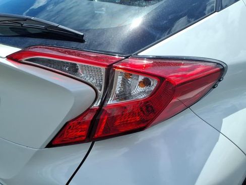 Used 2018 Toyota C-HR XLE FWD image 16