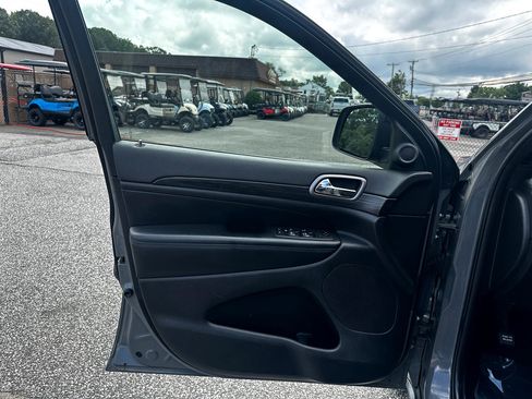 Used 2019 Jeep Grand Cherokee Laredo image 17