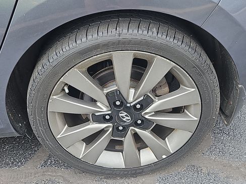 Used 2018 Hyundai Elantra GT Sport w/ Sport Tech Package 04 FWD image 26