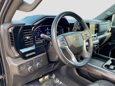 Used 2024 Chevrolet Silverado 2500 LTZ w/ LTZ Plus Package image 9