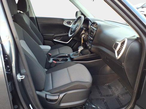 Used 2023 Kia Soul LX image 14