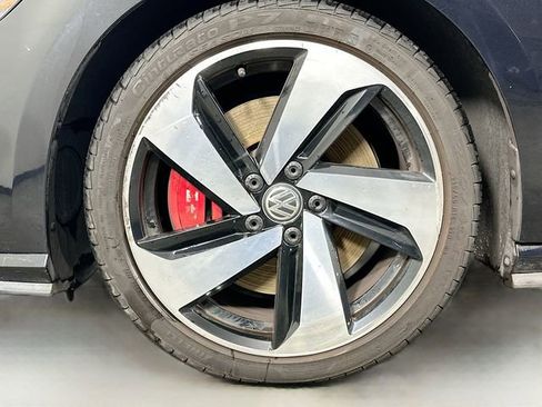 Used 2018 Volkswagen GTI SE w/ SE Leather Package image 31