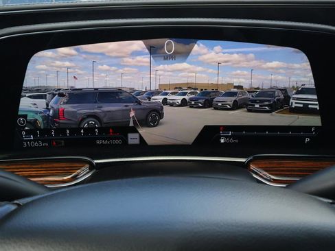 Used 2021 Cadillac Escalade Luxury image 33