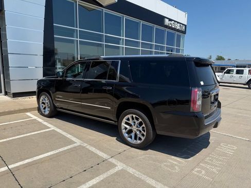 Used 2020 GMC Yukon XL Denali w/ Denali Premium Package AWD/4WD image 5