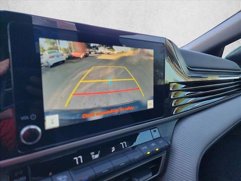 Used 2025 Toyota Camry SE w/ Convenience Package image 21