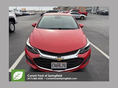 Used 2019 Chevrolet Cruze LT w/ Convenience Package image 1