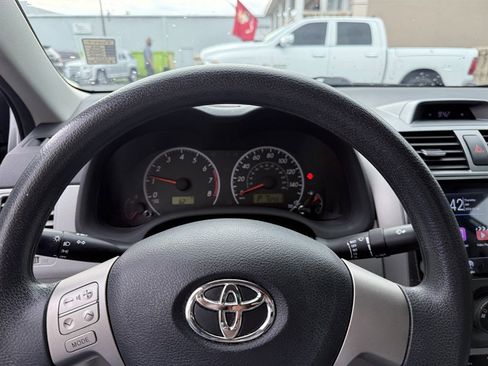 Used 2013 Toyota Corolla LE image 16