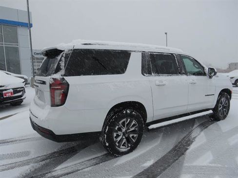 Used 2024 Chevrolet Suburban Z71 image 4