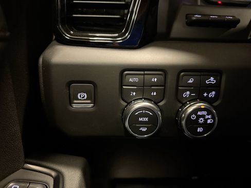 New 2026 GMC Sierra 1500 AT4 w/ AT4 Premium Package AWD/4WD image 18